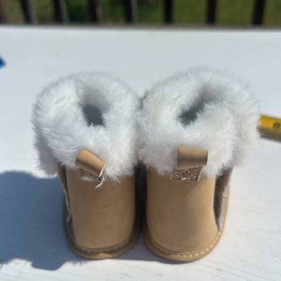 Carter's Tan Baby Boots with White Fur Trim - Picture 6 of 9